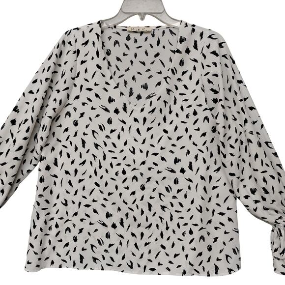 Vine & Love Blouse Size Medium White with Black Brushstroke Print Long Sleeve - Picture 4 of 8